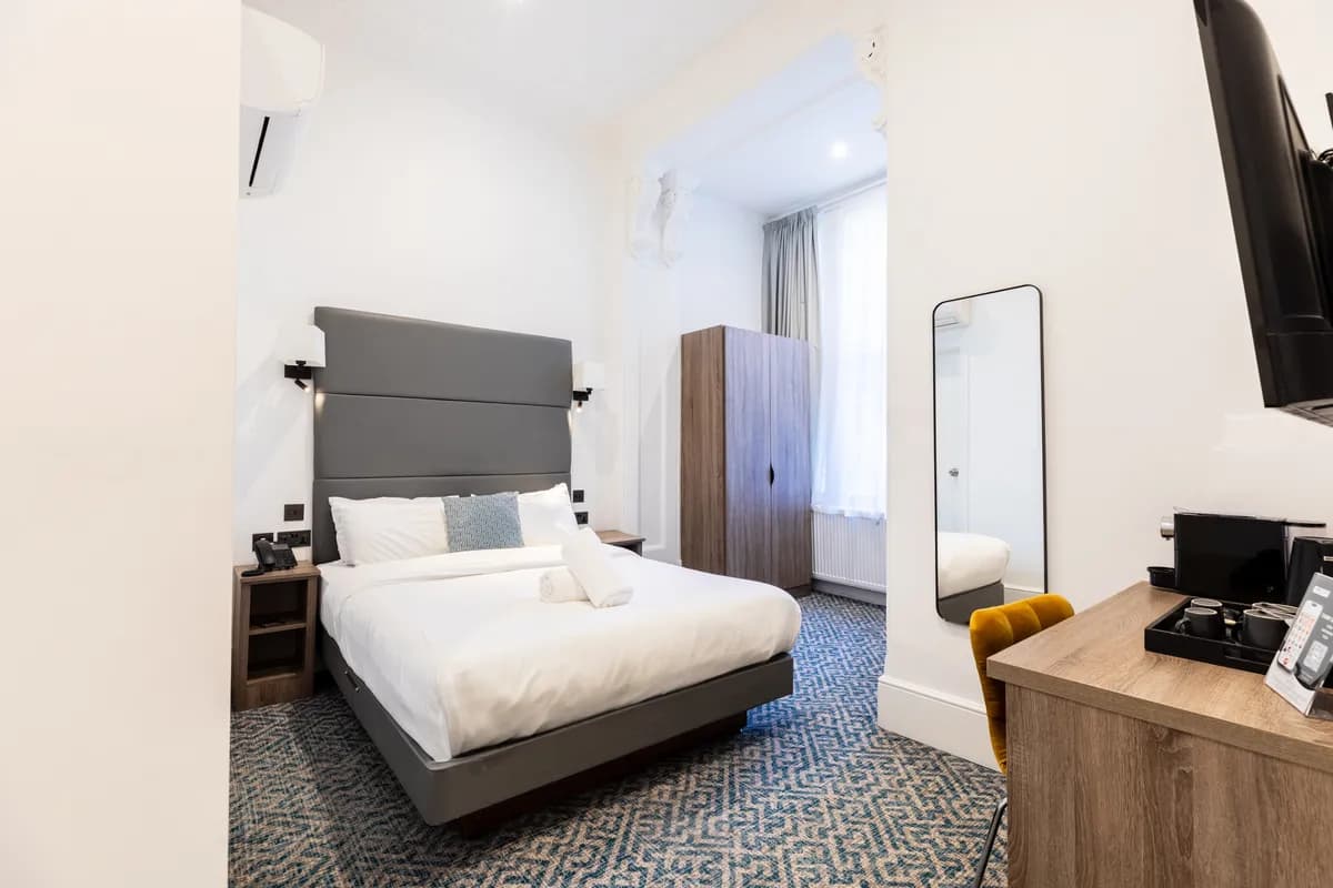 Room — photo 1 of 20