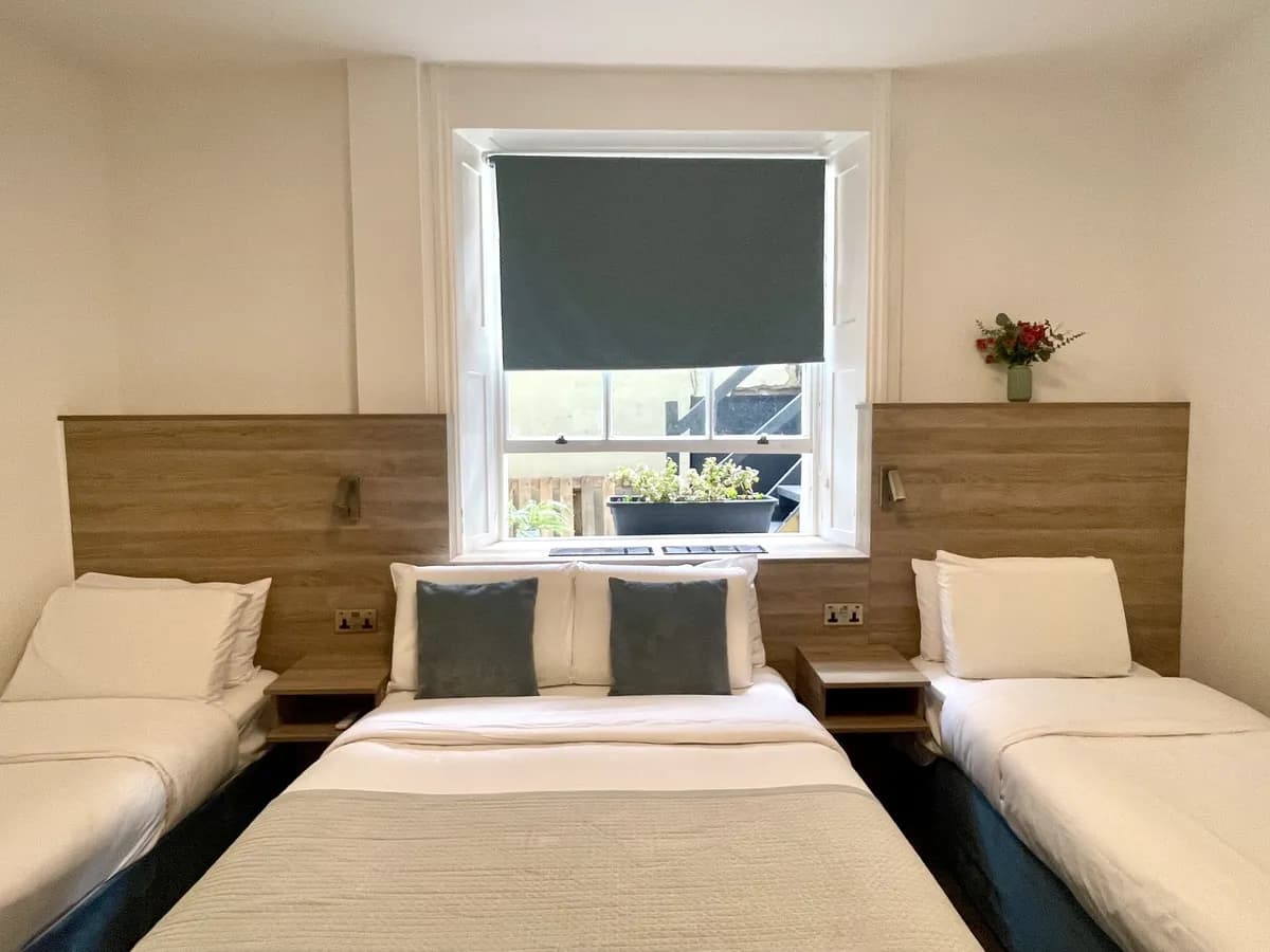 Room — photo 1 of 12